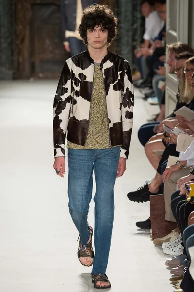 Look 50